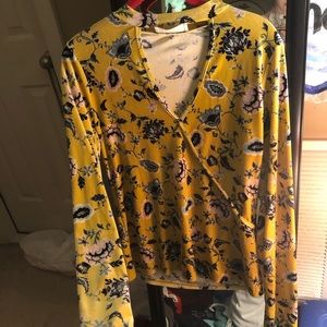 Floral velvet top 🌻